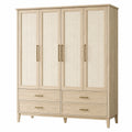 Armadio in legno con pannelli in rattan e maniglie in metallo